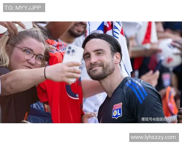 里昂官方宣布签下意大利国脚,助力球队冲击新赛季法甲争冠冠军舞台 里昂官方宣布签下意大利国脚,助力球队冲击新赛季法甲争冠冠军舞台